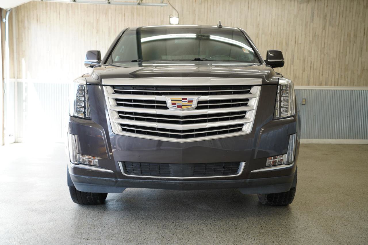 Used 2018 Cadillac Escalade Platinum image 2