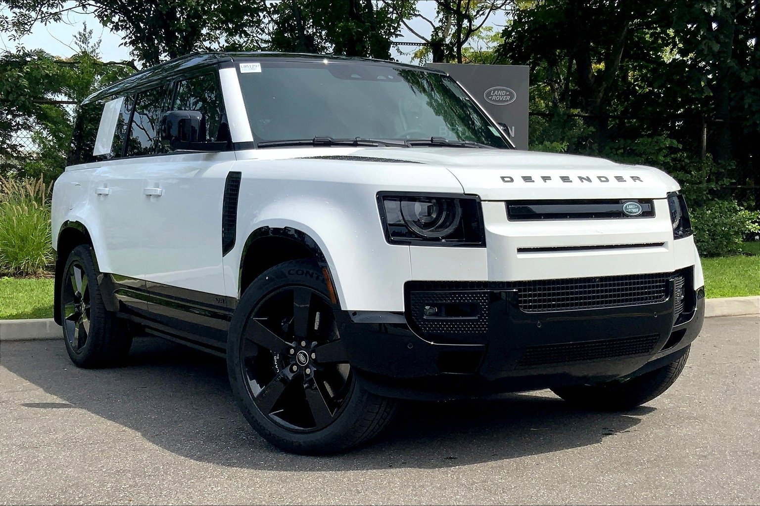 New 2025 Land Rover Defender 130 V8 image 2