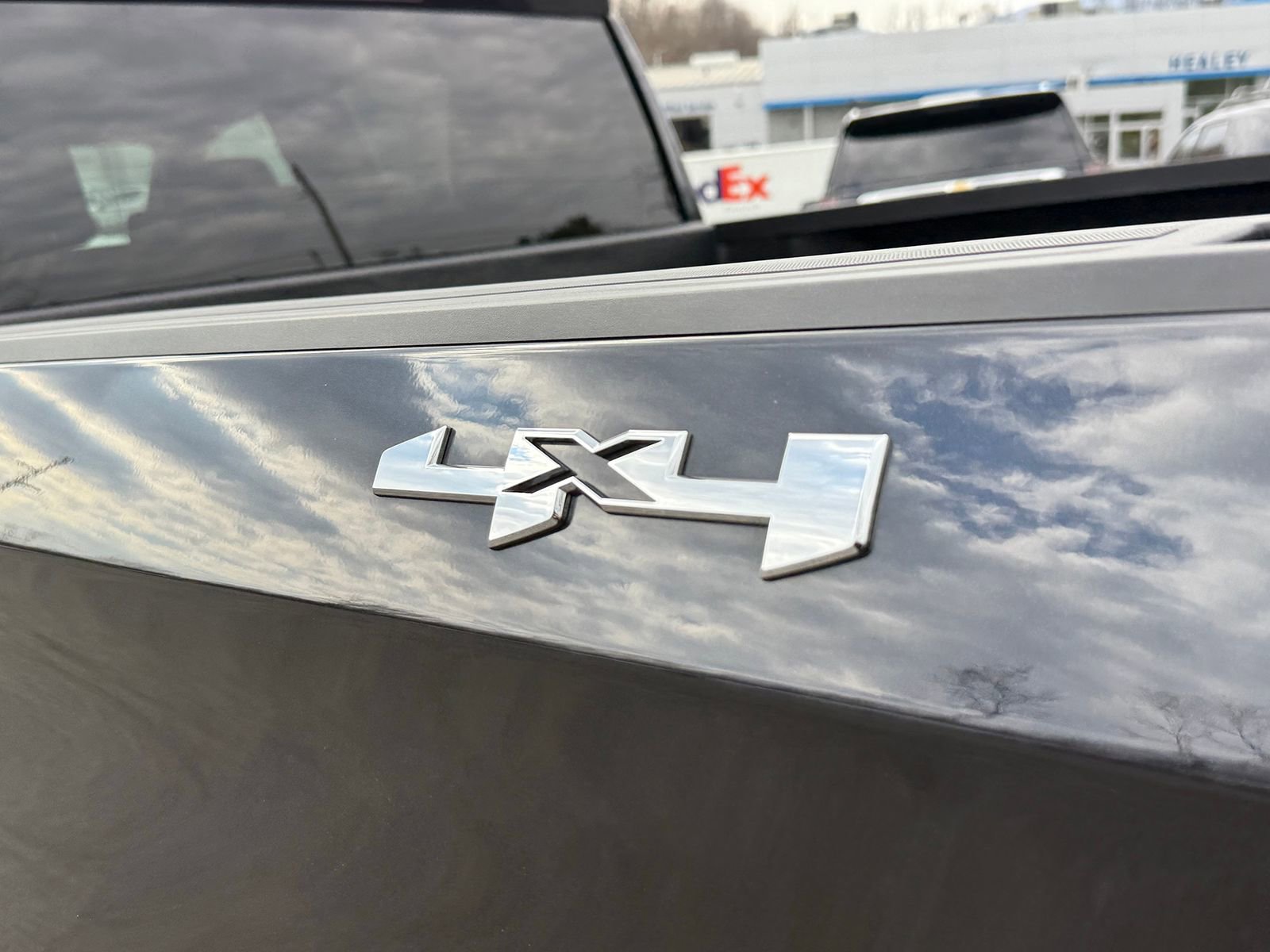 Certified 2026 GMC Sierra 1500 SLT image 9