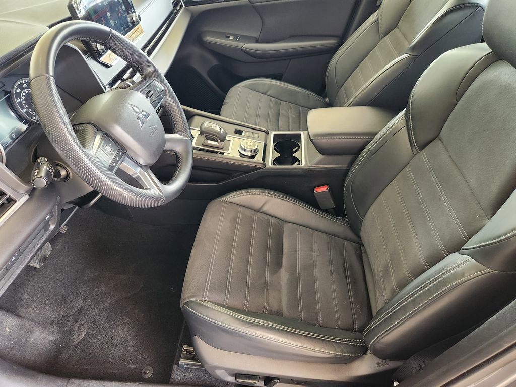 Used 2022 Mitsubishi Outlander SE image 12