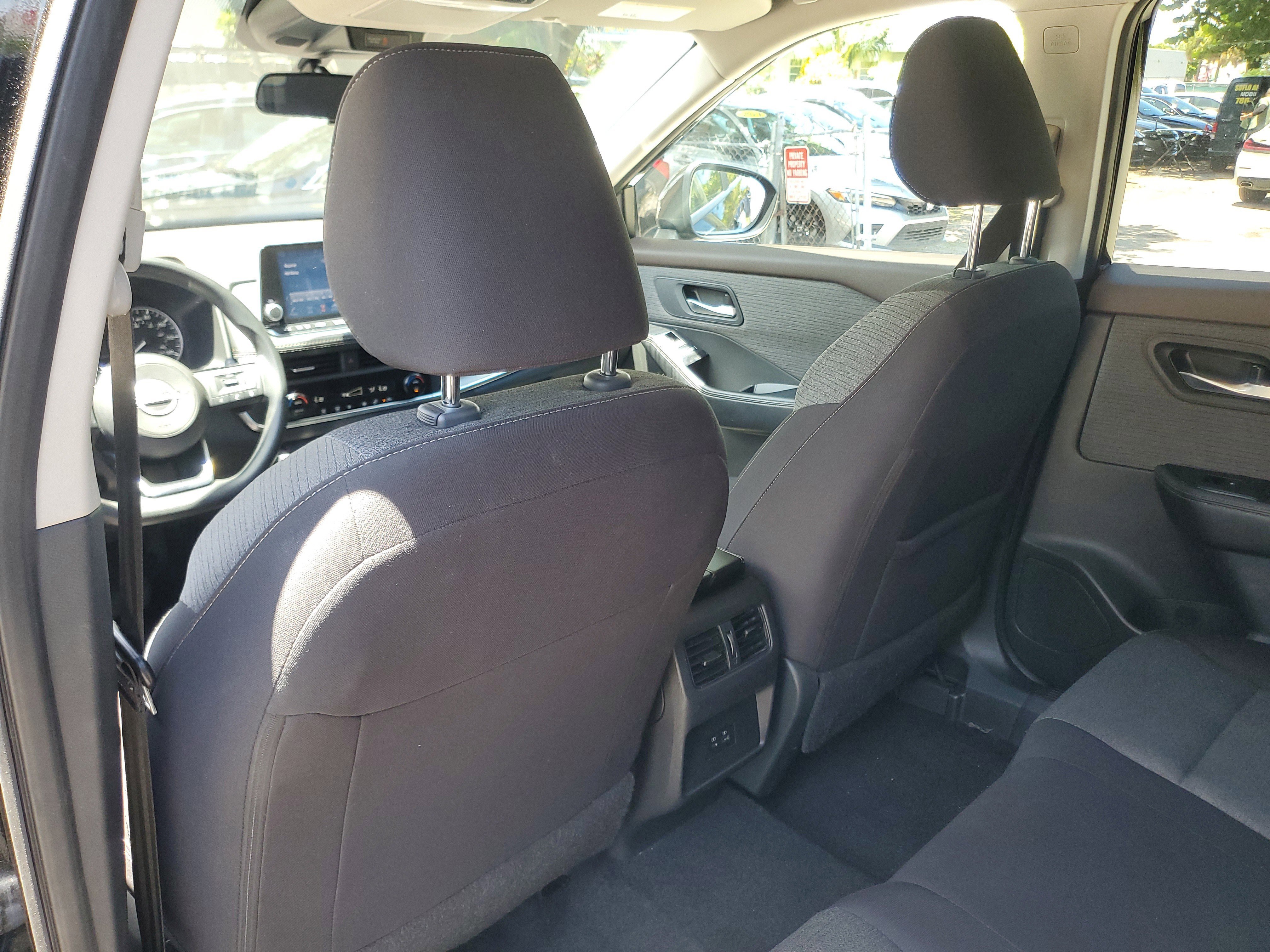 Used 2023 Nissan Rogue SV FWD image 10