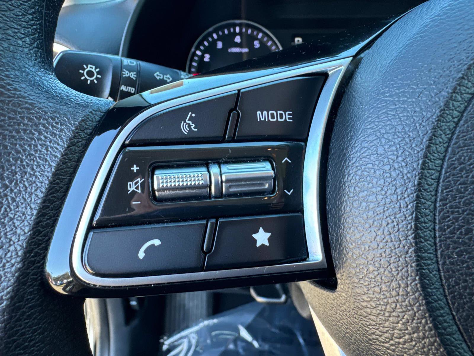 Used 2024 Kia Forte LXS image 29