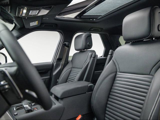New 2025 Land Rover Discovery S image 13