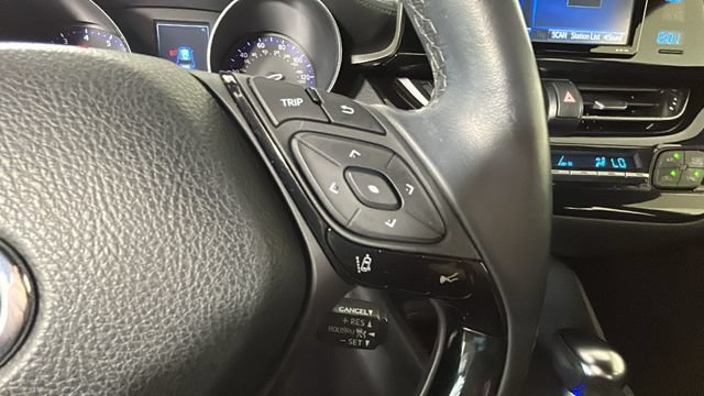 Used 2018 Toyota C-HR XLE FWD image 16