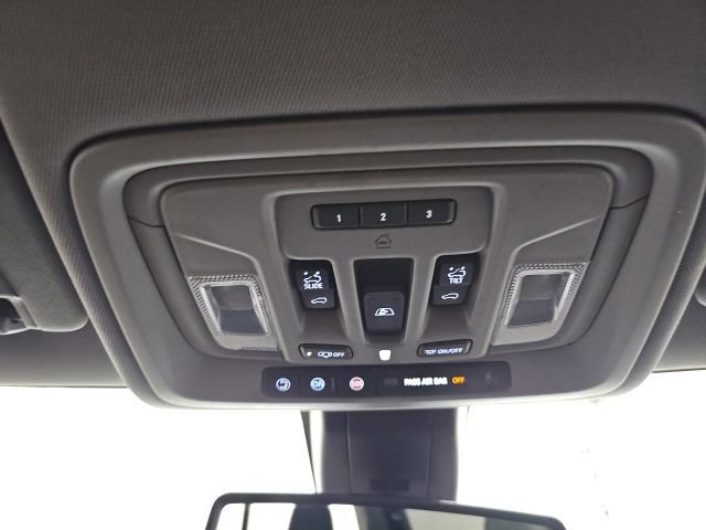 Used 2020 Chevrolet Silverado 1500 LTZ AWD/4WD image 27