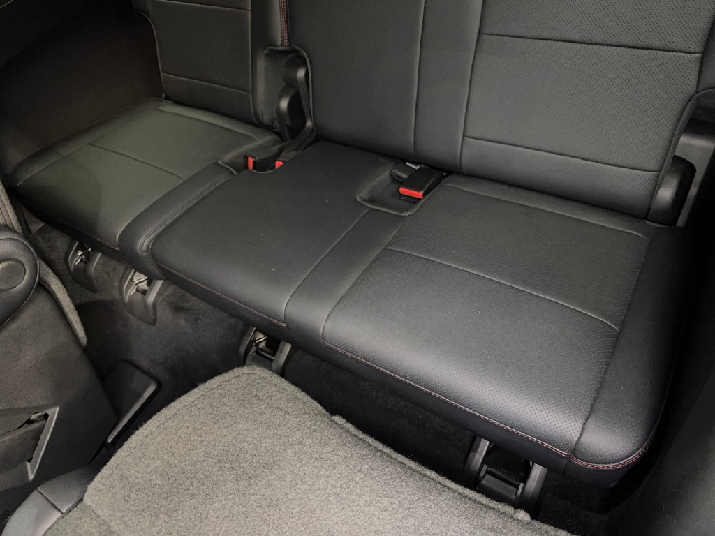 Used 2024 Chevrolet Traverse RS FWD image 40