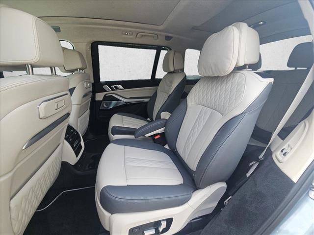 Used 2025 BMW X7 M60i AWD/4WD image 18