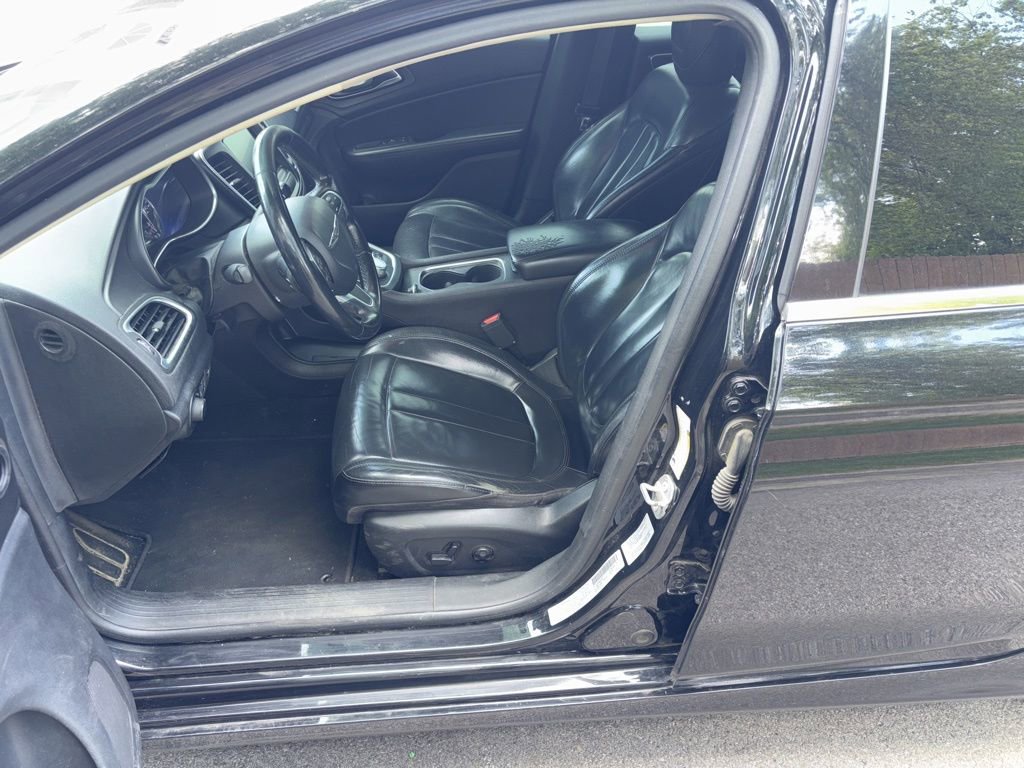 Used 2017 Chrysler 200 Limited Platinum FWD image 9