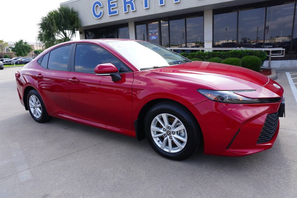 Used 2025 Toyota Camry LE w/ Convenience Package FWD image 1
