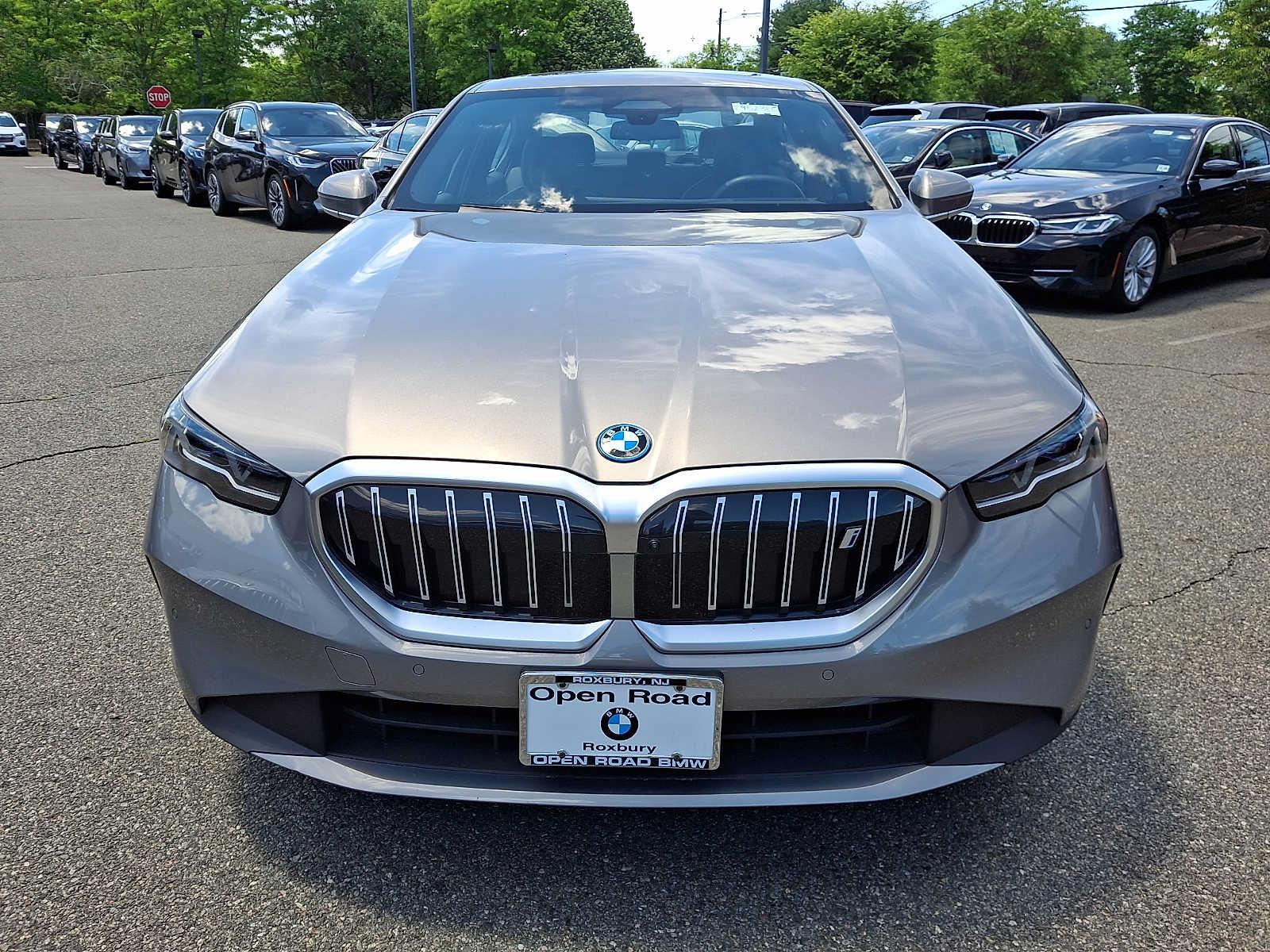 Used 2025 BMW i5 xDrive40 w/ Premium Package AWD/4WD image 2