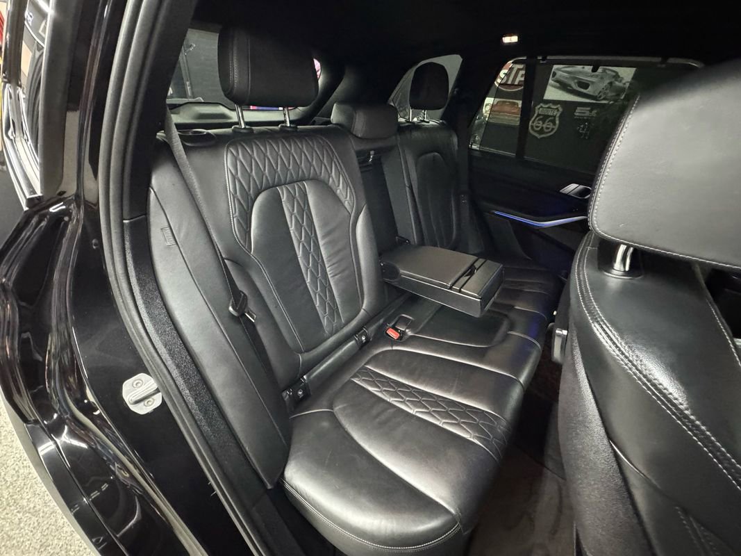 Used 2019 BMW X5 xDrive50i w/ M Sport Package image 18