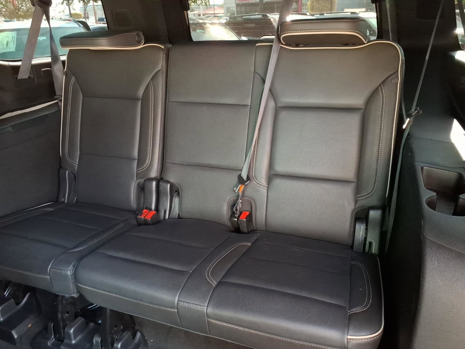 Used 2022 GMC Yukon XL SLT w/ SLT Premium Package image 16