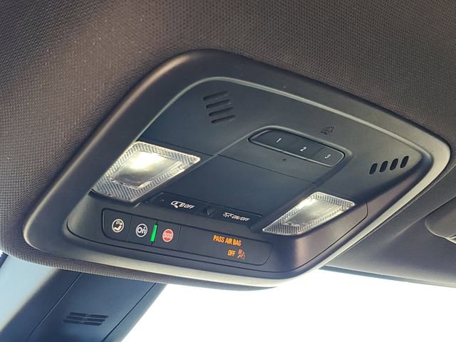 Used 2023 Chevrolet Traverse RS image 32