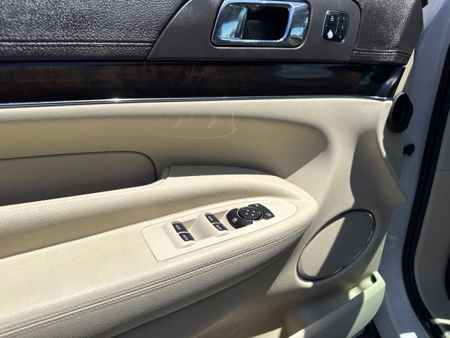 Used 2016 Lincoln MKT AWD image 9