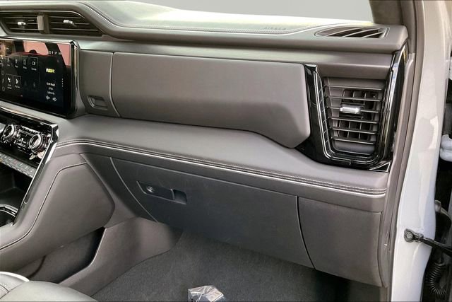 Used 2023 Chevrolet Suburban Premier image 18