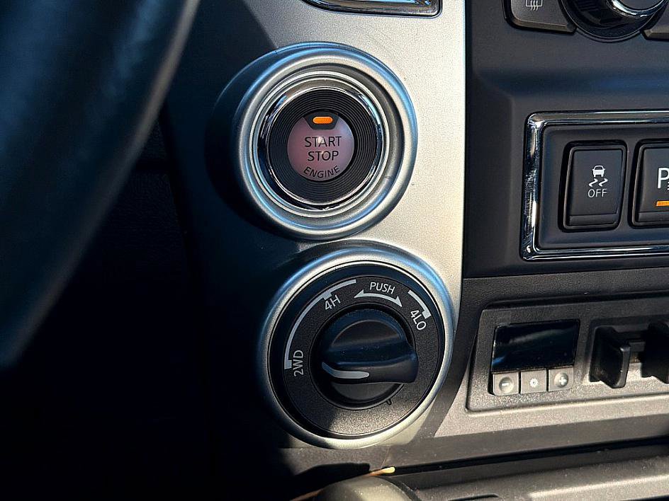 Used 2021 Nissan Titan SV w/ SV Convenience Package image 17