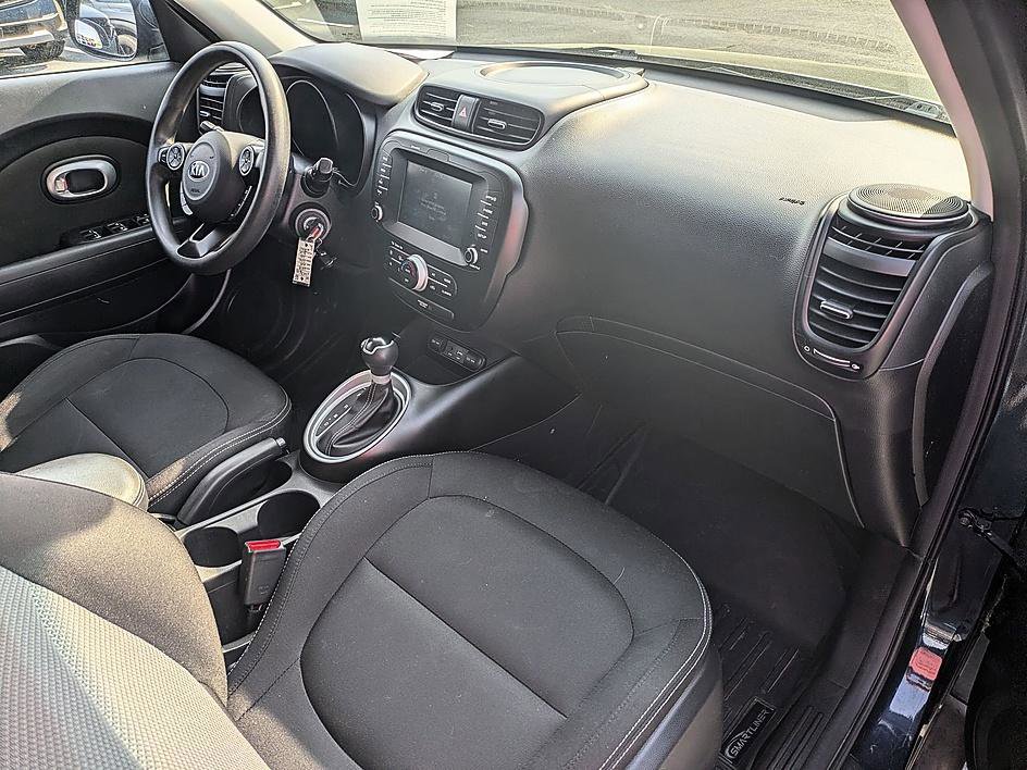 Used 2019 Kia Soul + image 32