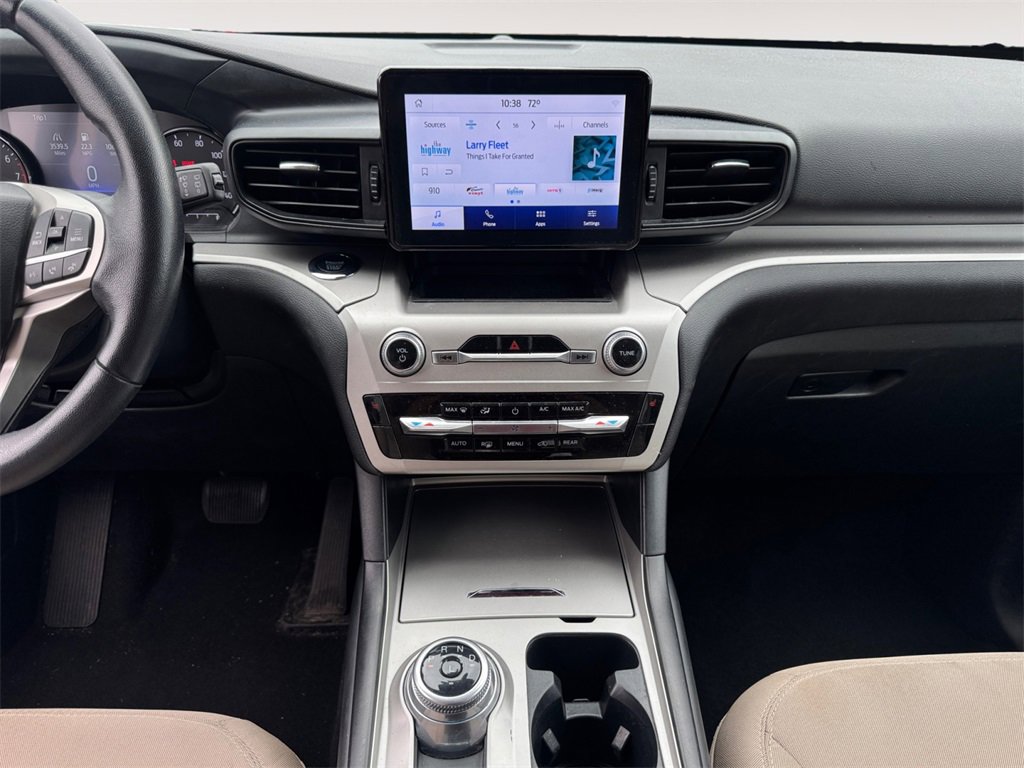 Used 2022 Ford Explorer XLT image 11