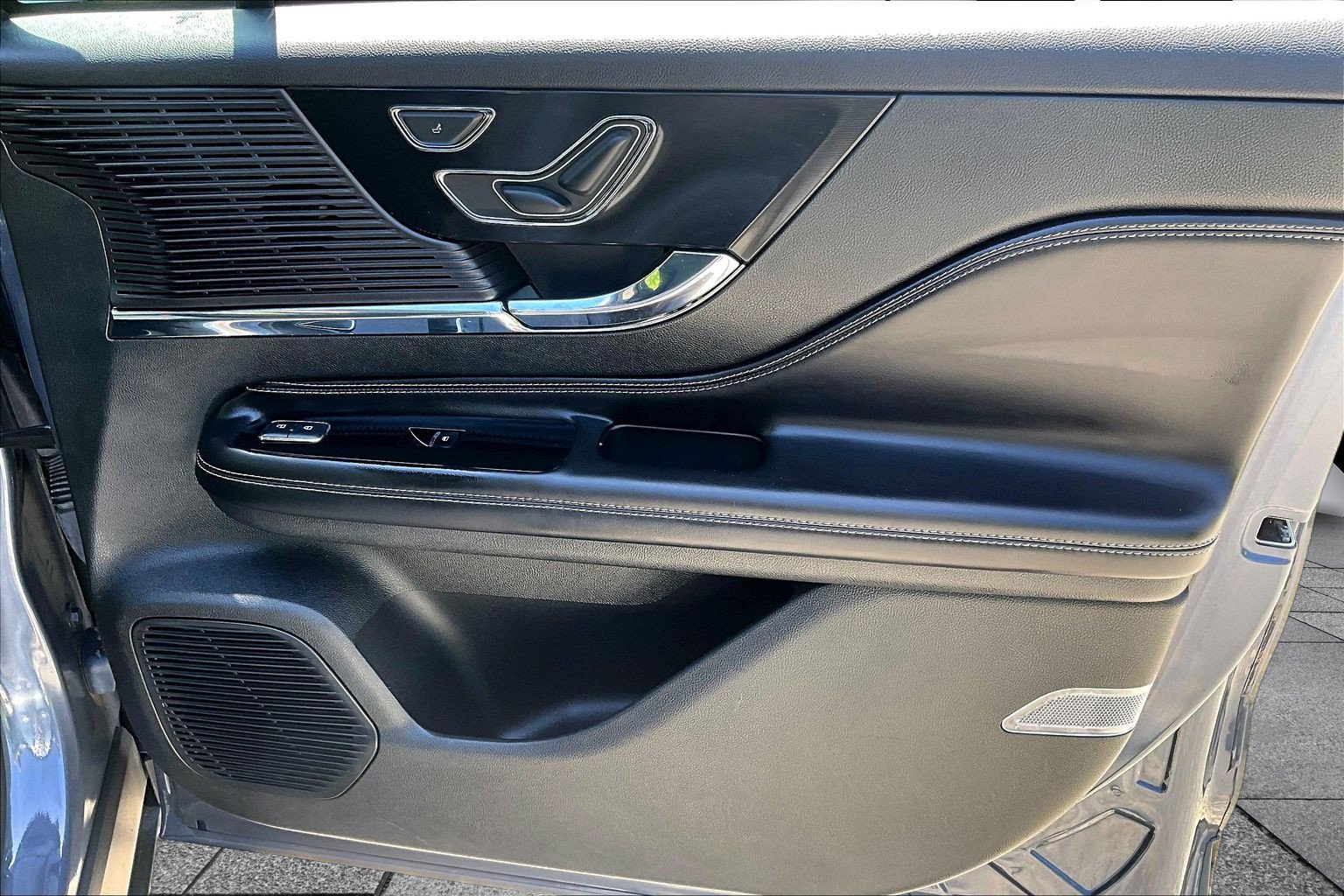 Used 2022 Lincoln Corsair AWD w/ Premium Package image 19