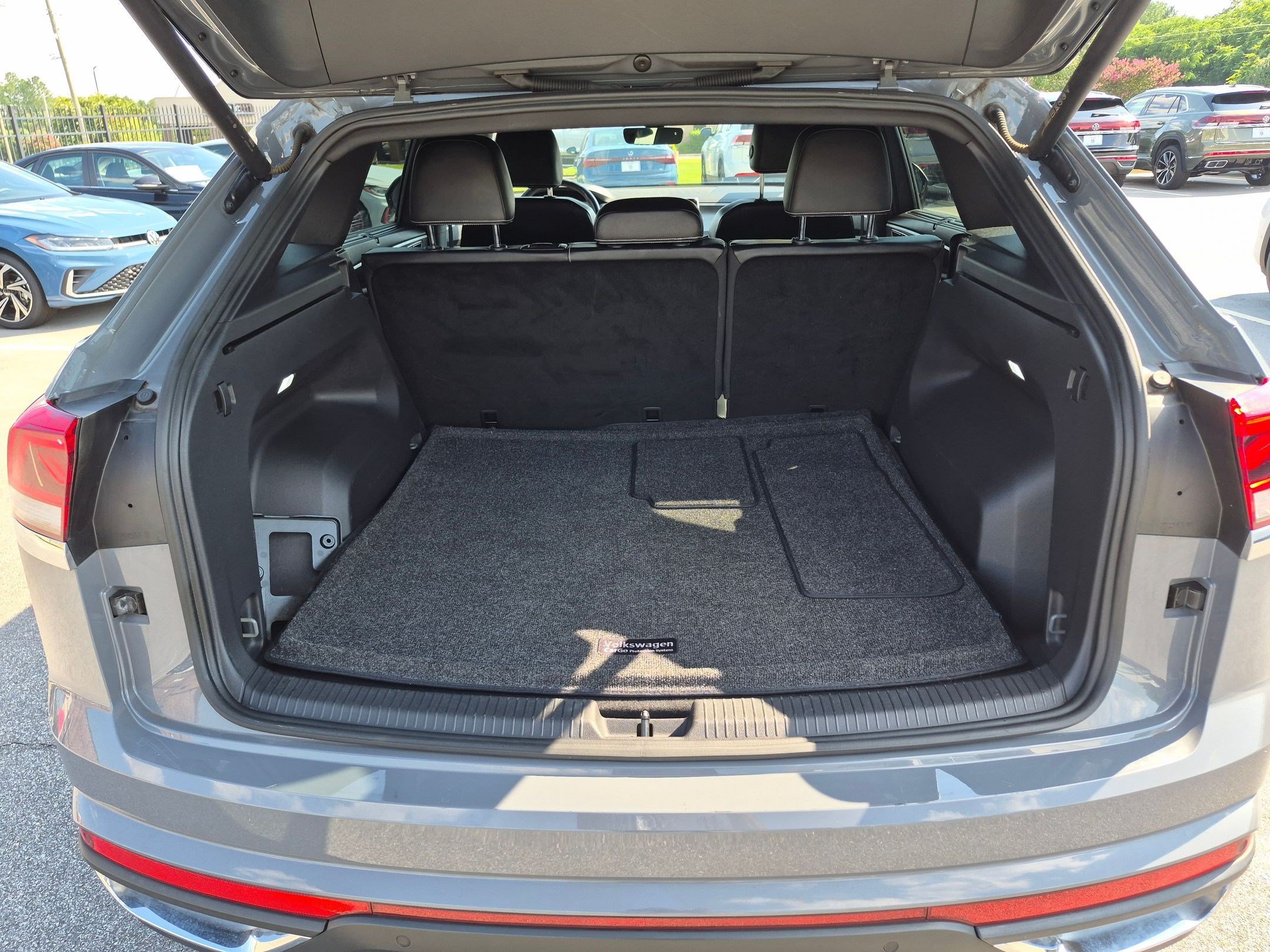 Used 2024 Volkswagen Atlas Cross Sport SE FWD image 32