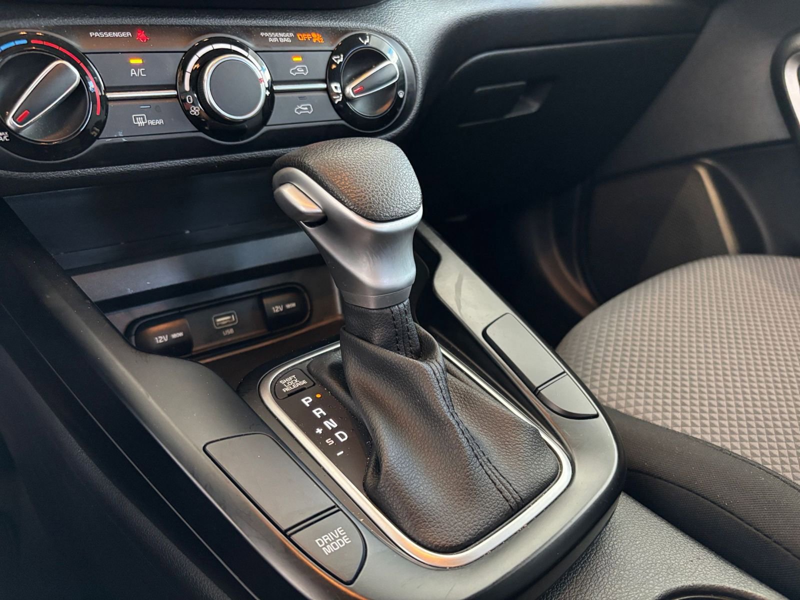 Used 2025 Kia Soul LX w/ LX Technology Package FWD image 41