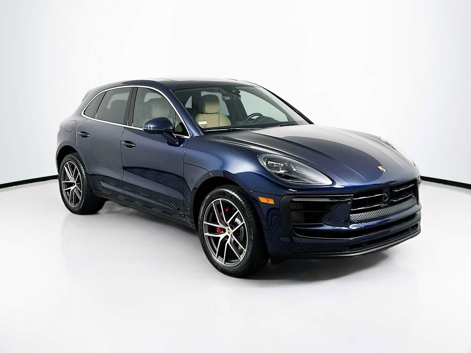 Certified 2023 Porsche Macan S AWD/4WD image 7