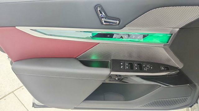 Used 2025 BMW 740i image 34