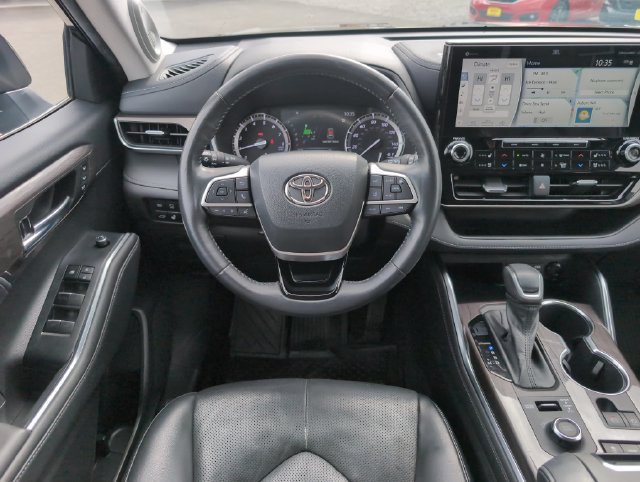 Used 2022 Toyota Highlander Limited AWD/4WD image 18