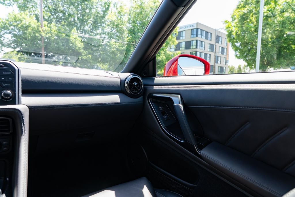 Used 2020 Nissan GT-R Premium w/ Premium Interior Package AWD/4WD image 11