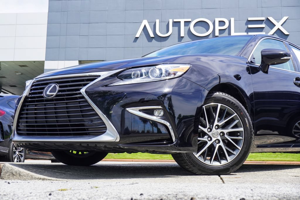 Used 2018 Lexus ES 350 w/ Luxury Package w/Wood Trim FWD image 2