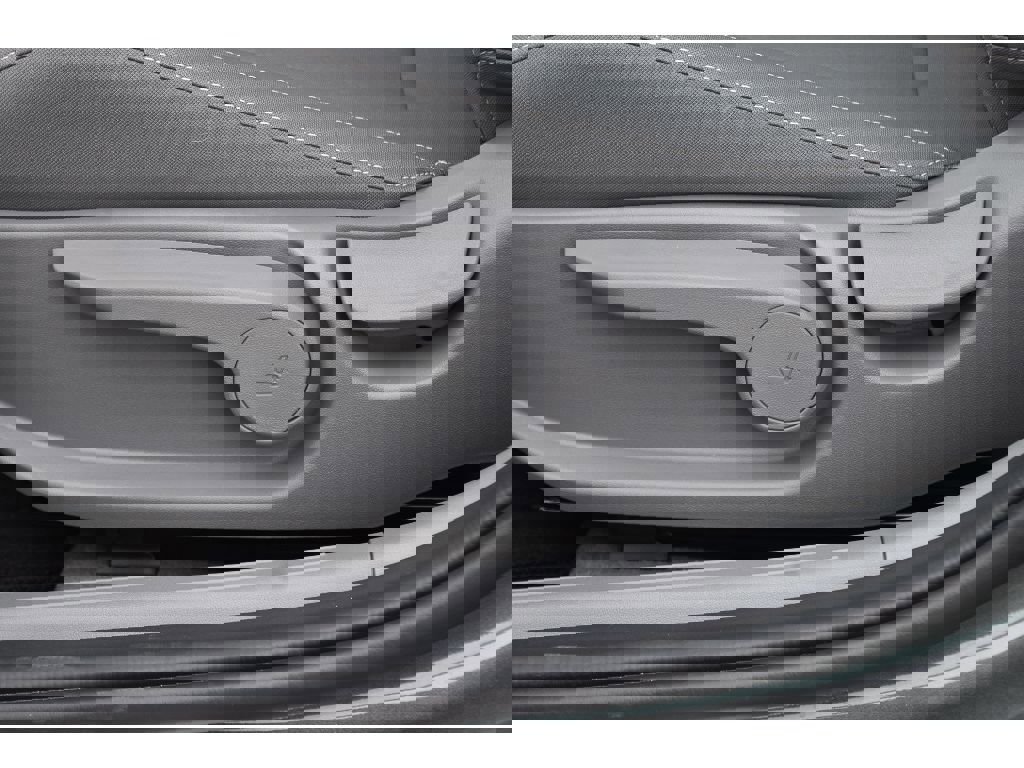 New 2025 Hyundai Elantra SEL image 29