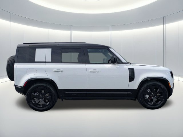 Used 2026 Land Rover Defender 110 X-Dynamic SE AWD/4WD image 7
