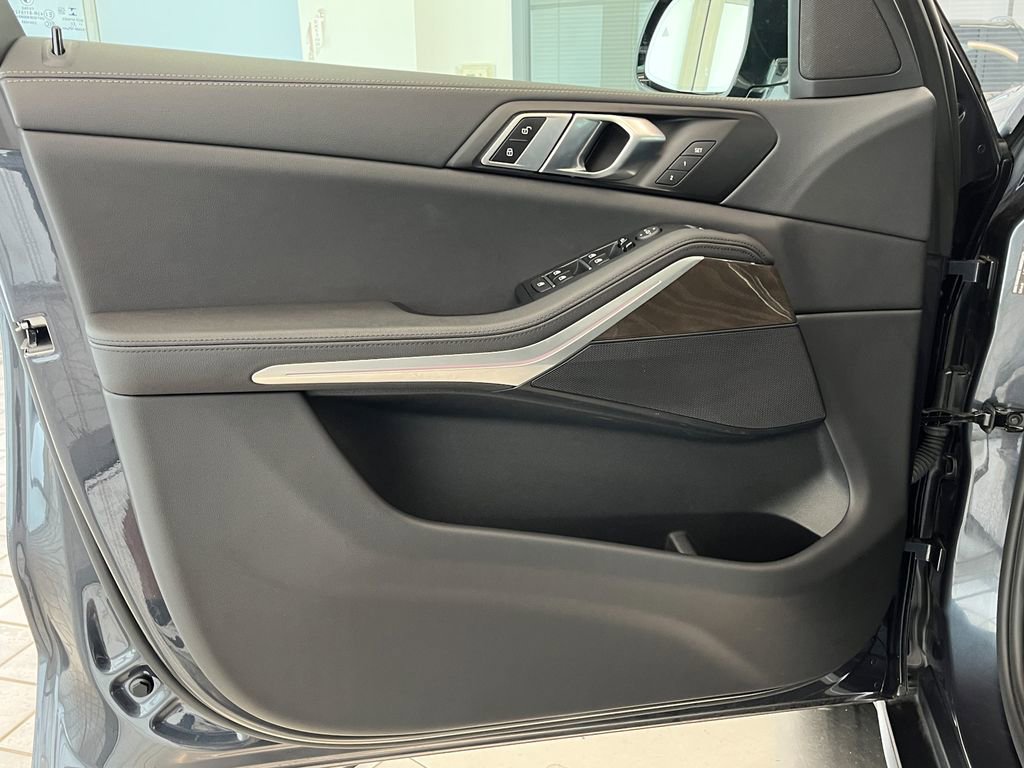 Used 2022 BMW X5 xDrive40i w/ Premium Package image 16