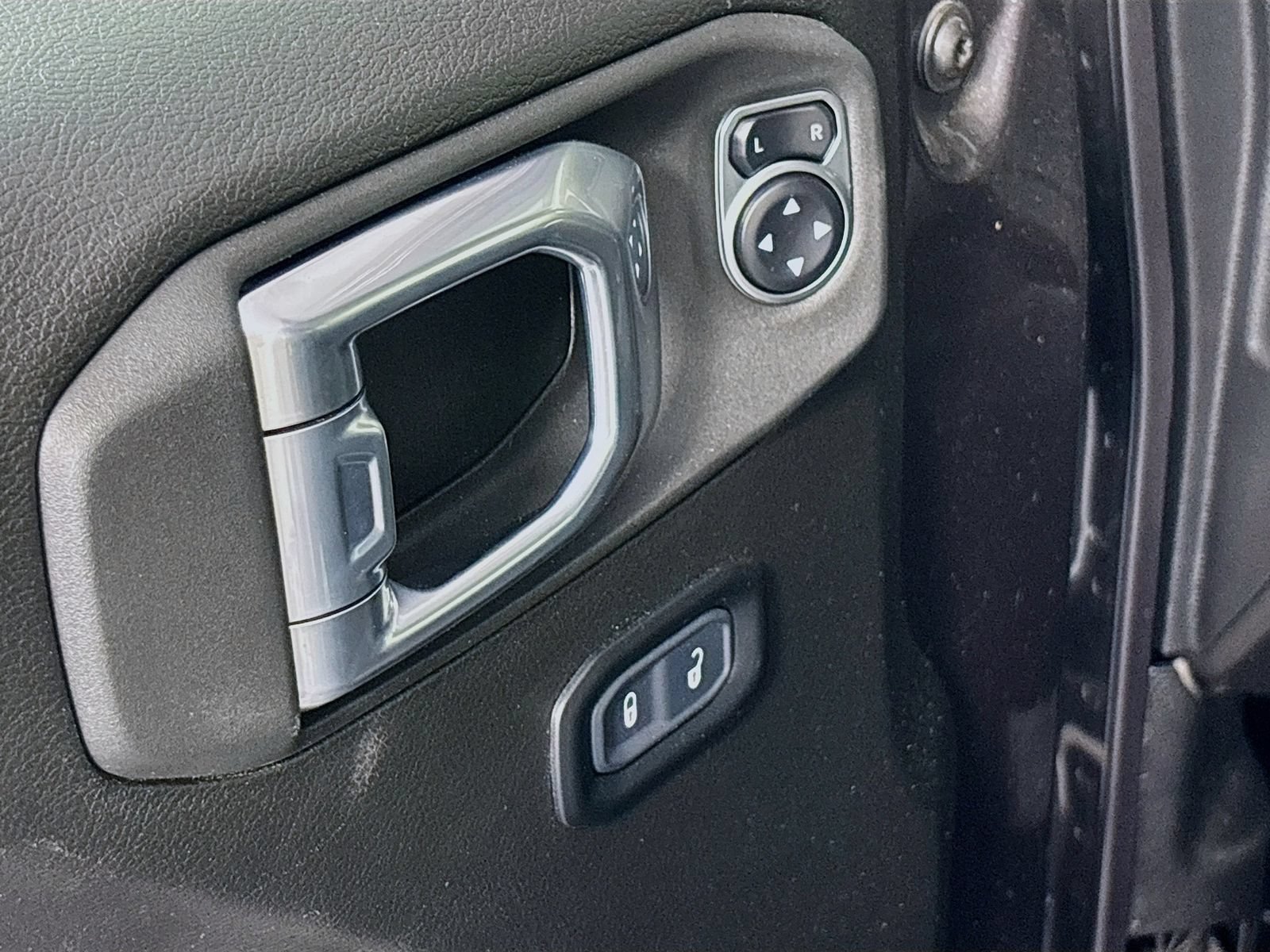 Used 2024 Jeep Wrangler Sport AWD/4WD image 17