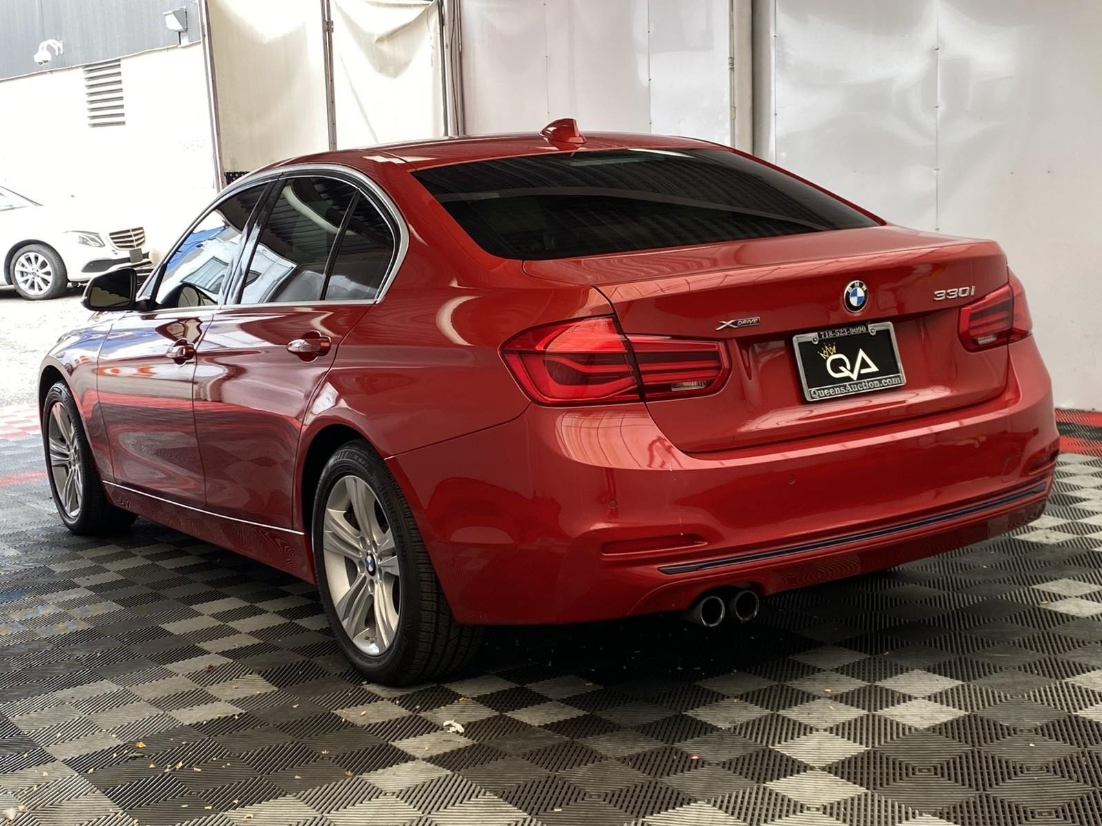 Used 2018 BMW 330i xDrive Sedan w/ Premium Package AWD/4WD image 4