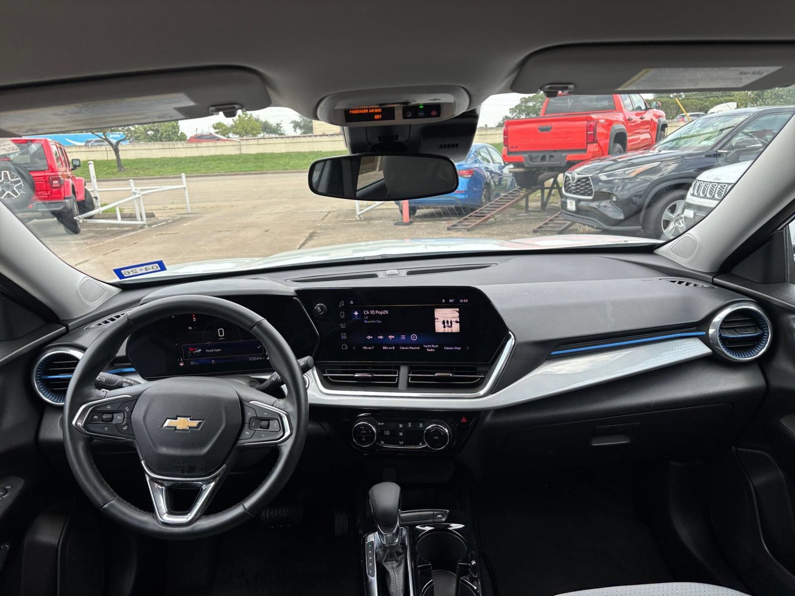 Used 2025 Chevrolet Trax LT w/ LT Convenience Package FWD image 27