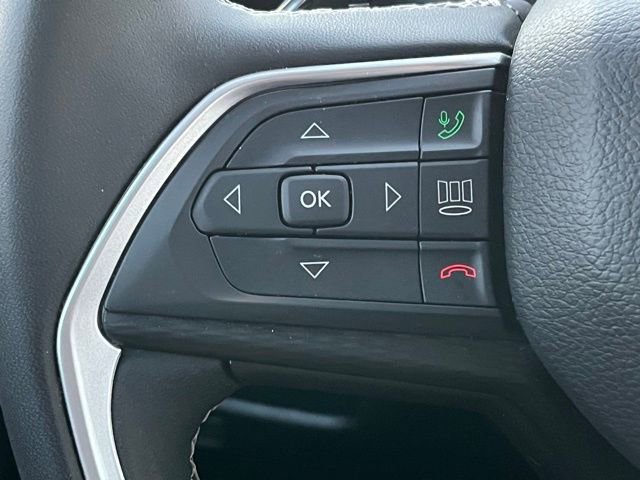 Used 2023 Jeep Grand Cherokee Laredo image 36