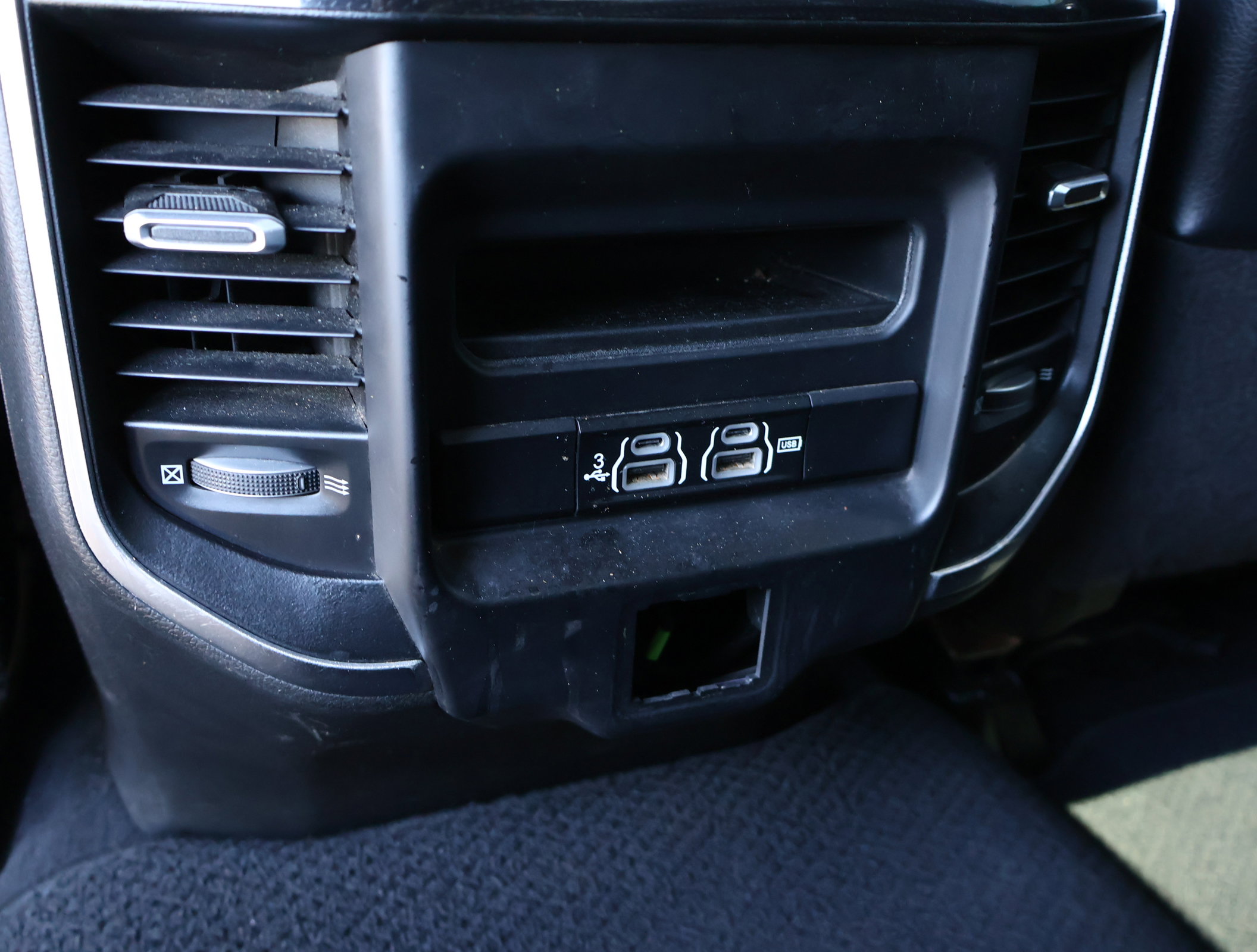 Used 2020 RAM 2500 Laramie w/ Night Edition AWD/4WD image 29