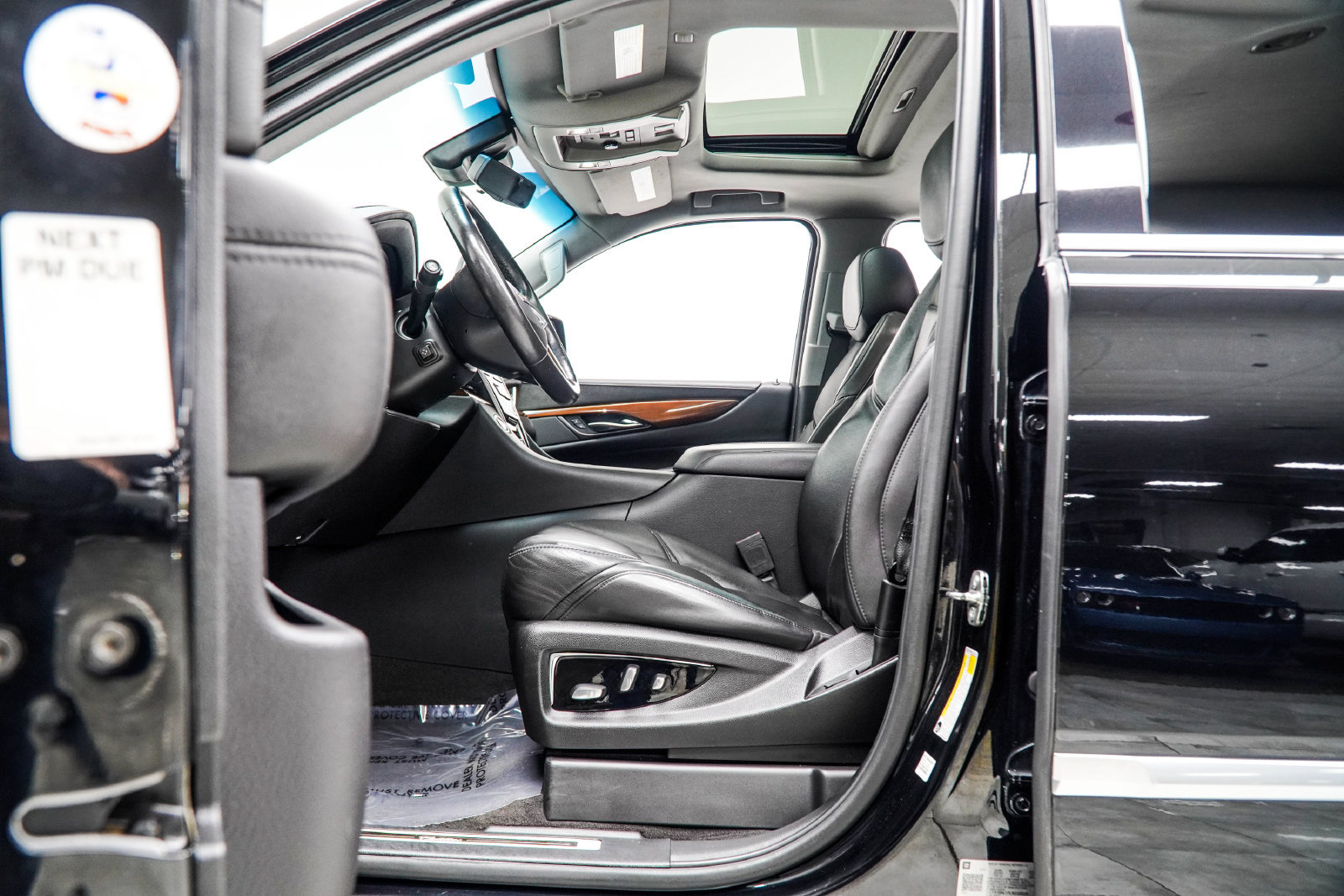 Used 2020 Cadillac Escalade Luxury RWD image 38