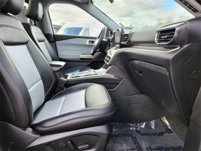 Certified 2022 Ford Explorer XLT w/ Equipment Group 202A image 11