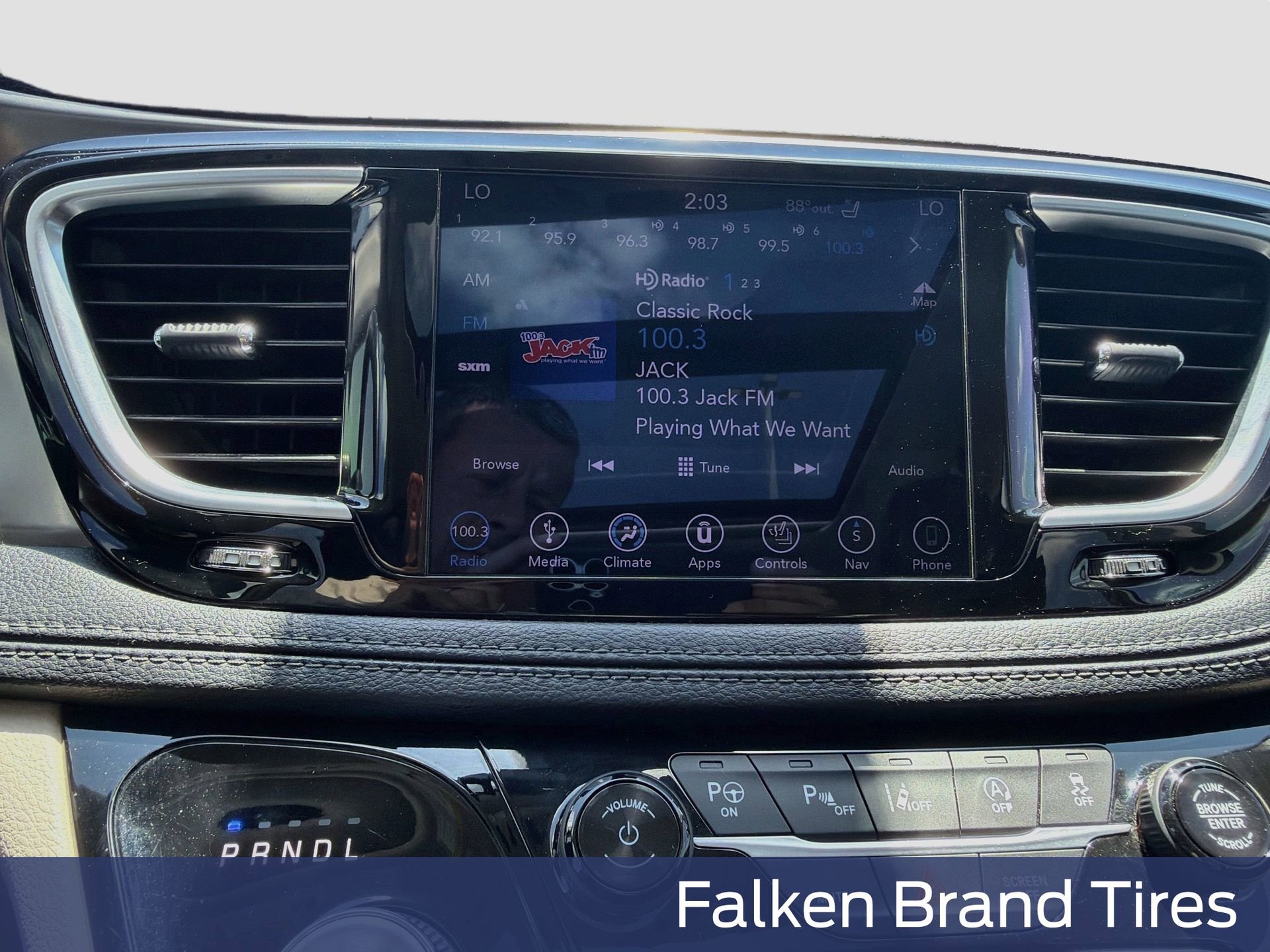 Used 2018 Chrysler Pacifica Limited w/ Tire & Wheel Group FWD image 20