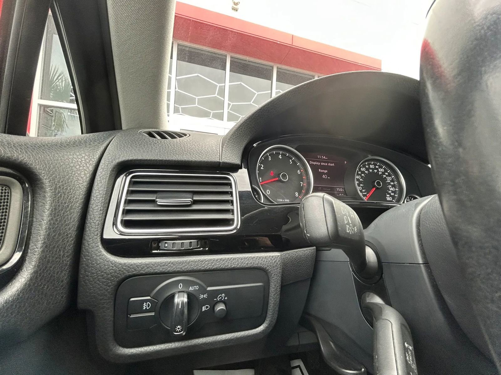 Used 2011 Volkswagen Touareg Sport image 12