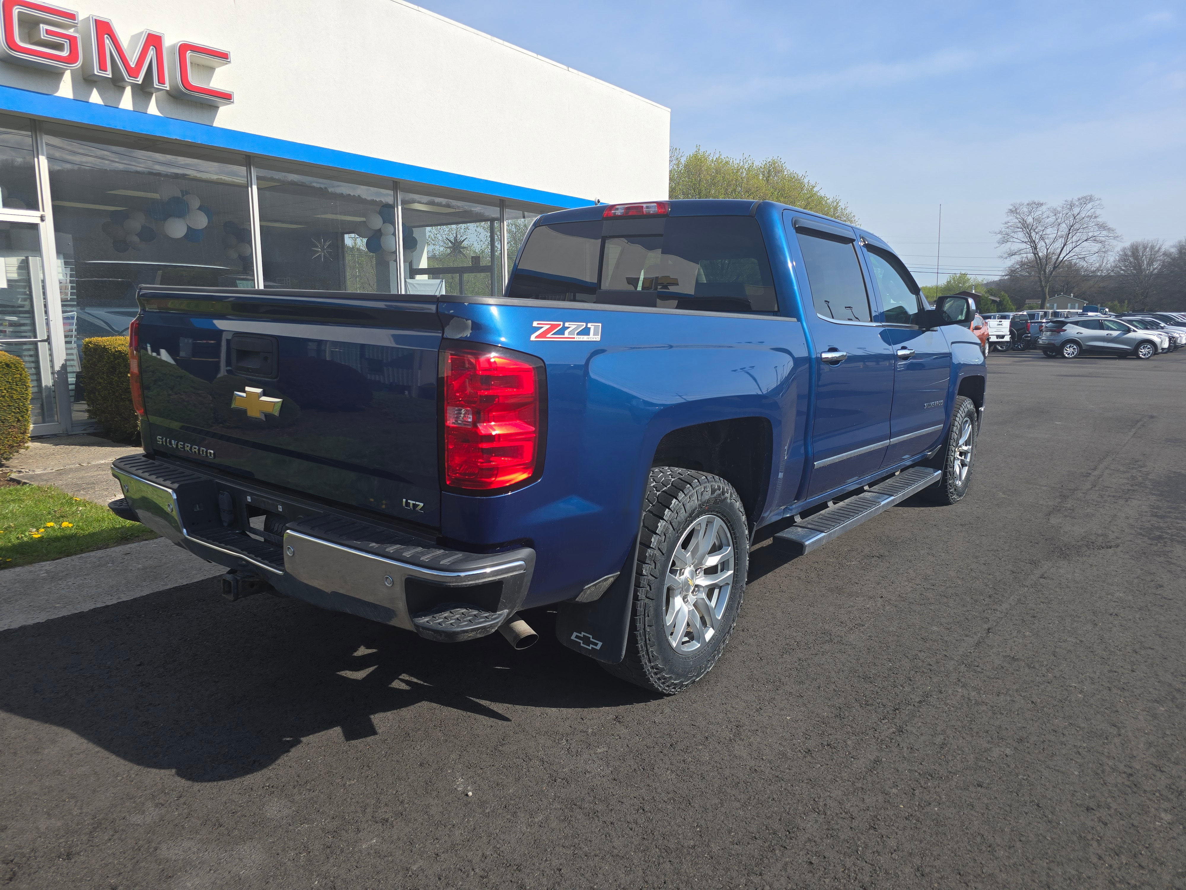 Used 2015 Chevrolet Silverado 1500 LTZ Z71 w/ LTZ Plus Package AWD/4WD image 3