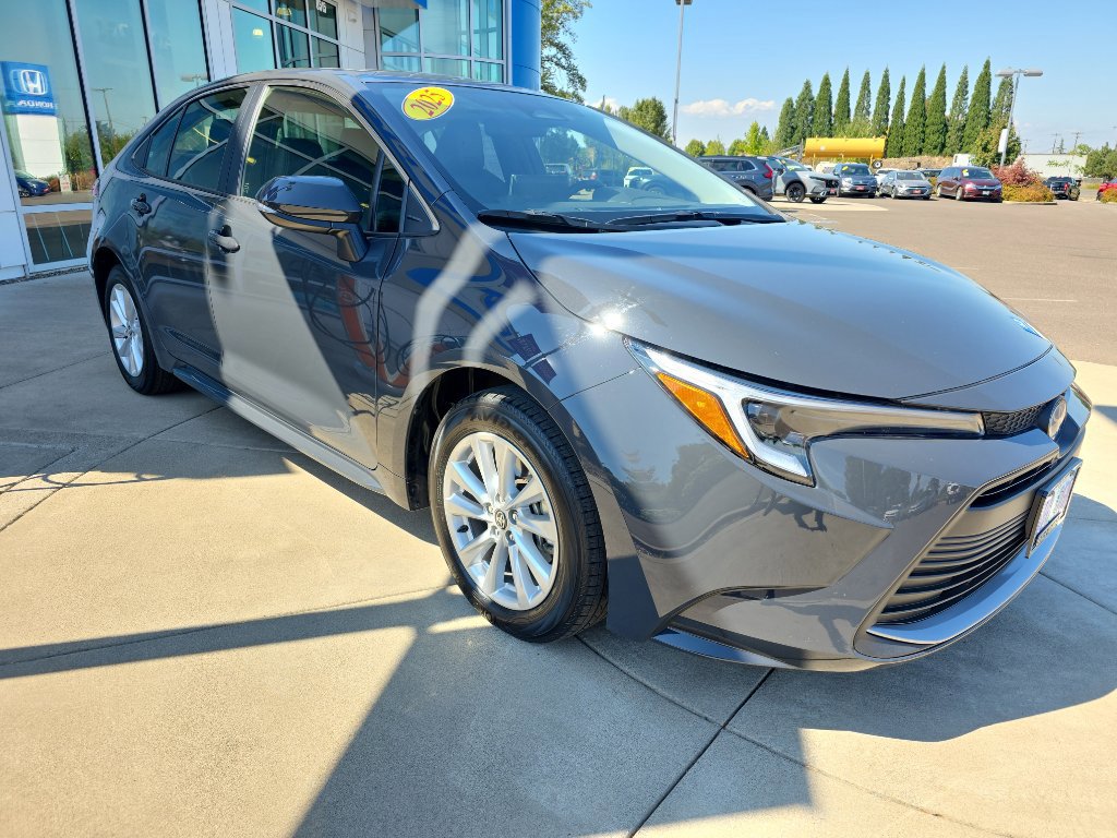 Used 2025 Toyota Corolla XLE image 7