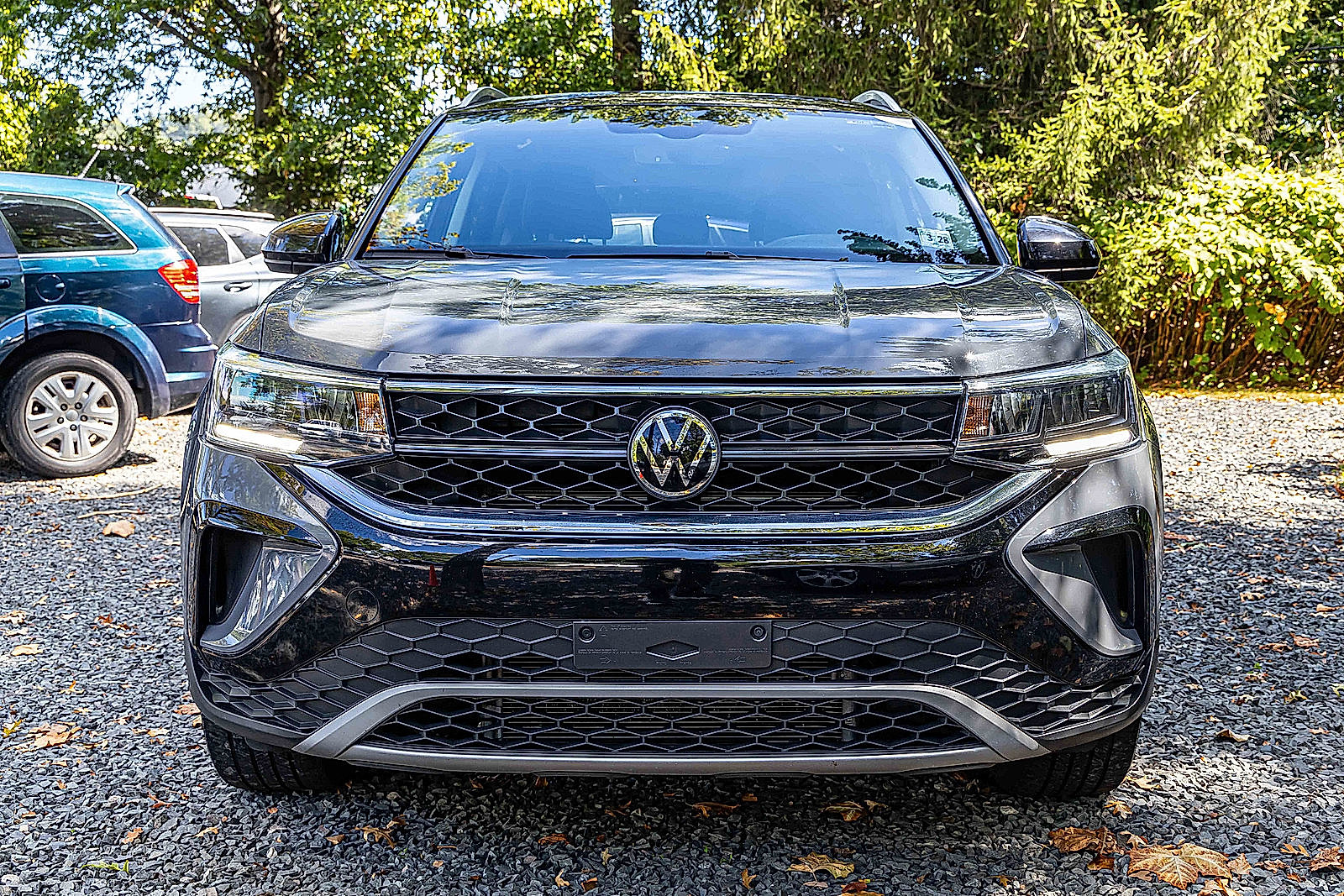 Used 2023 Volkswagen Taos SE w/ Panoramic Sunroof Package image 2