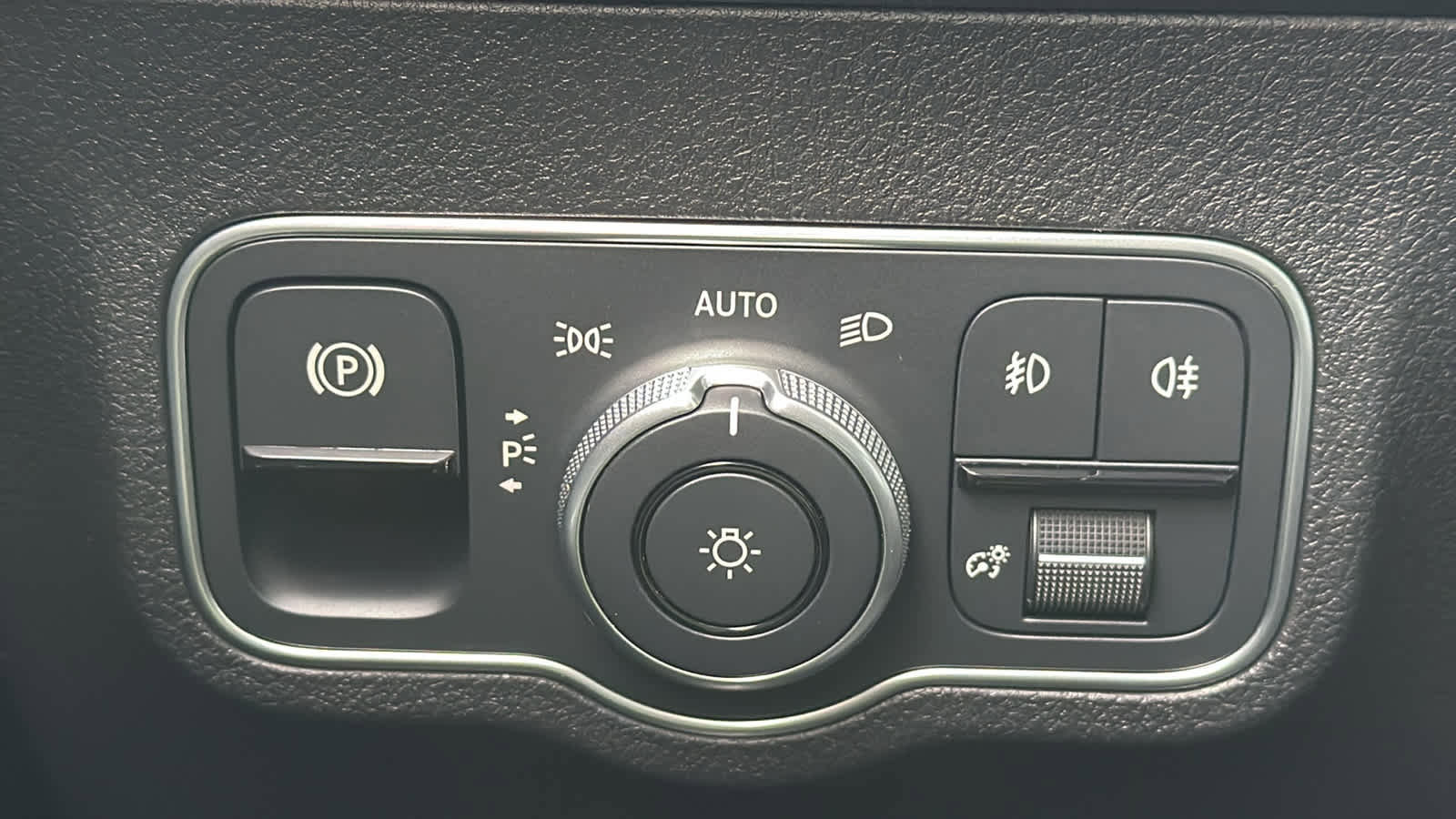 Used 2025 Mercedes-Benz GLB 250 4MATIC image 17