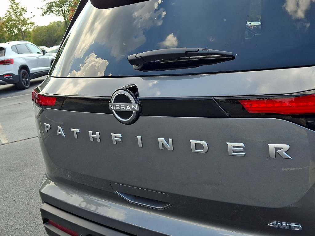 Used 2025 Nissan Pathfinder SV AWD/4WD image 31