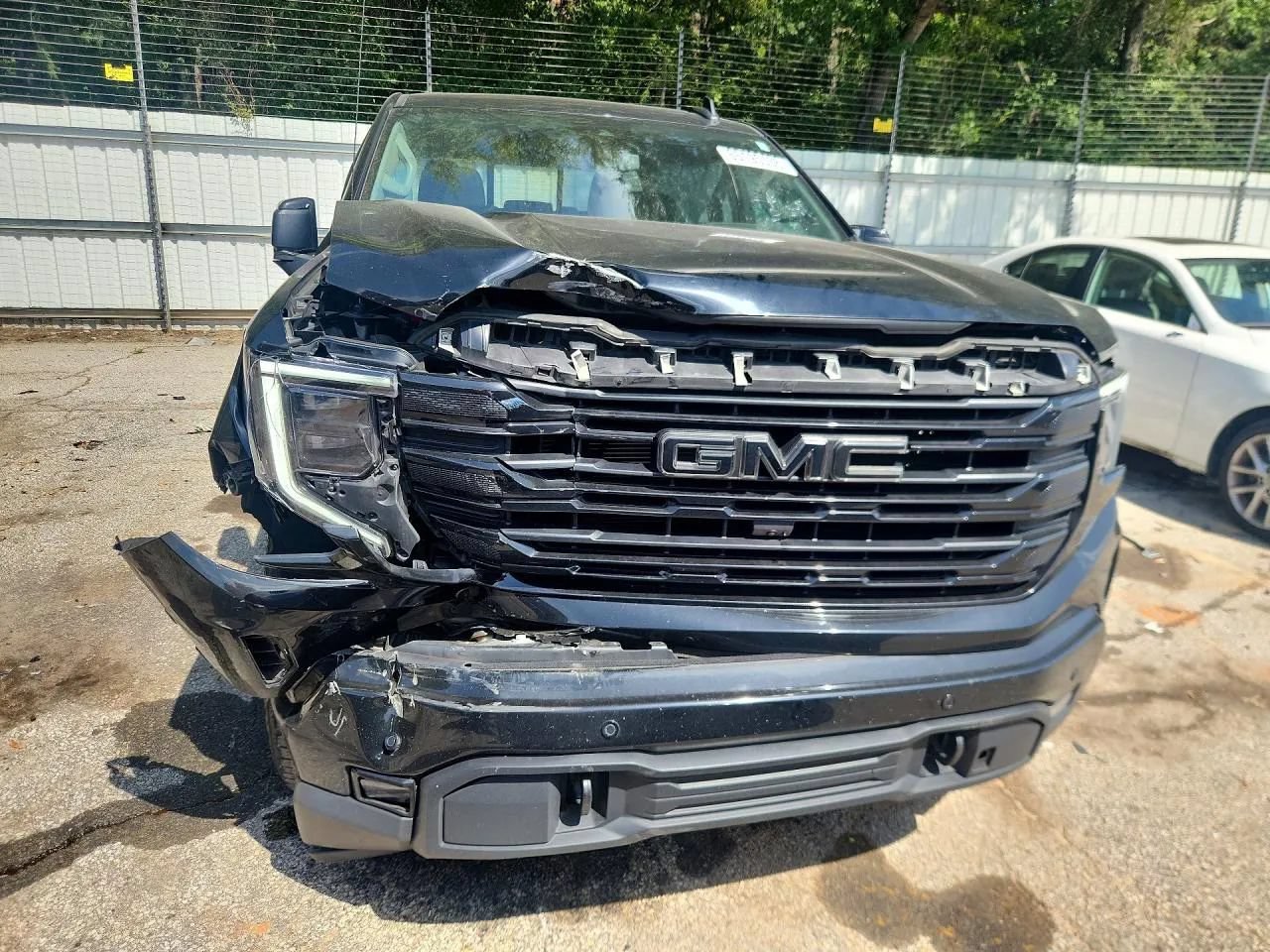 Used 2024 GMC Sierra 1500 Elevation w/ Elevation Premium Package AWD/4WD image 5