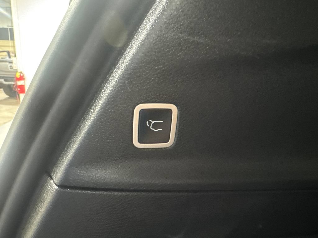 Used 2026 Chrysler Pacifica Limited FWD image 38
