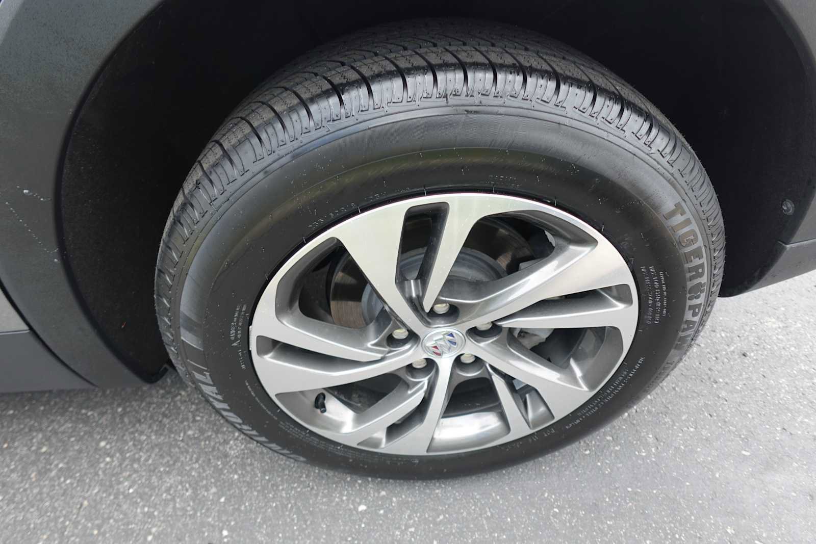 Used 2023 Buick Envision Essence image 32